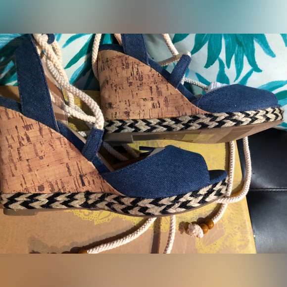 Woman’s Denim tie up Shoe - Picture 6 of 7